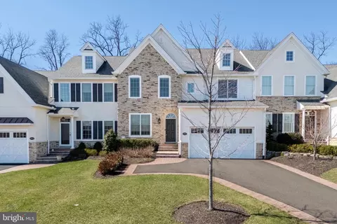 1970 Carriage Knoll Dr, Bethlehem, PA 18015