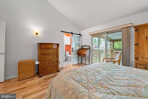 Bedroom - 436 E Macada Rd, Bethlehem, PA 18017 photo 3 of 5