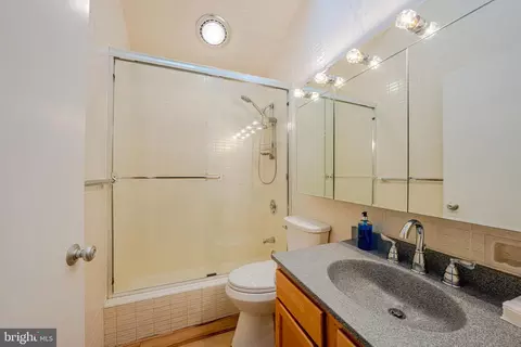 Bath - 436 E Macada Rd, Bethlehem, PA 18017 photo 5 of 5
