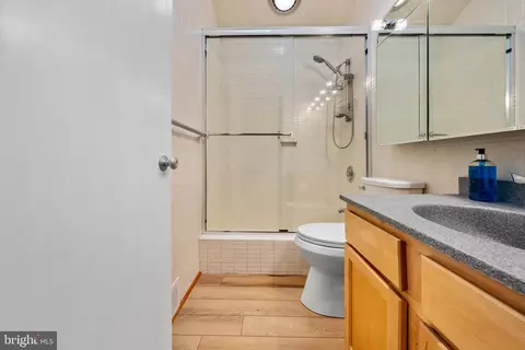 Bath - 436 E Macada Rd, Bethlehem, PA 18017 photo 4 of 5