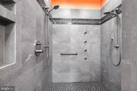 Bath - 436 E Macada Rd, Bethlehem, PA 18017 photo 3 of 5