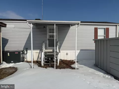 172 Moorestown Dr, Bath, PA 18014 photo 4