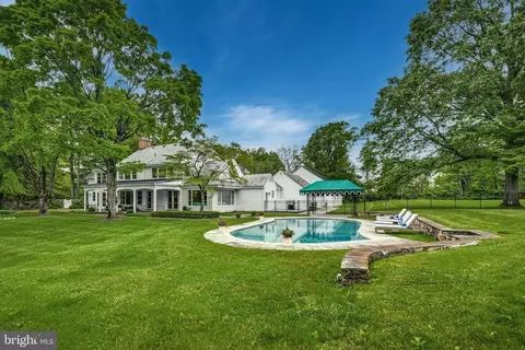 Exterior - 1803 Apple Tree Ln E, Bethlehem, PA 18015 photo 4 of 15