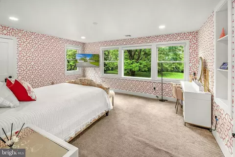 Bedroom - 1803 Apple Tree Ln E, Bethlehem, PA 18015 photo 2 of 3