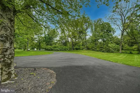 Exterior - 1803 Apple Tree Ln E, Bethlehem, PA 18015 photo 14 of 15