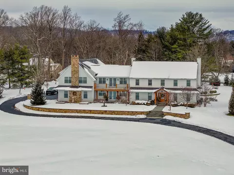 1806 Apple Tree Ln, Bethlehem, PA 18015