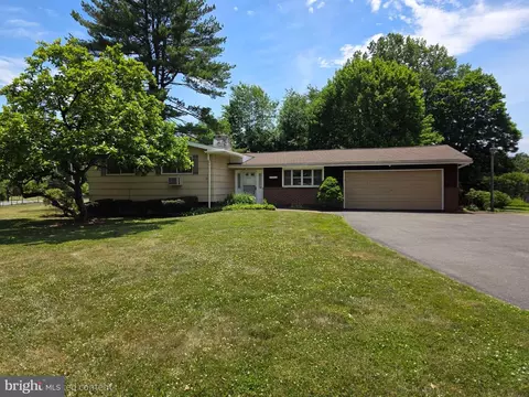 1611 Mark Twain Cir, Bethlehem, PA 18017