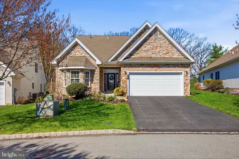 158 Glenmoor Cir N, Easton, PA 18045