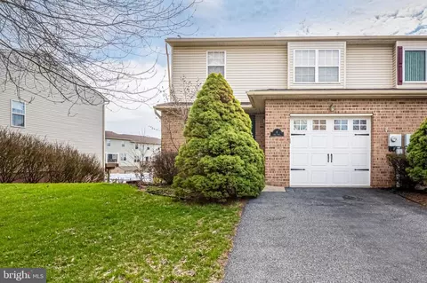 4 Olde Penn Dr, Easton, PA 18045