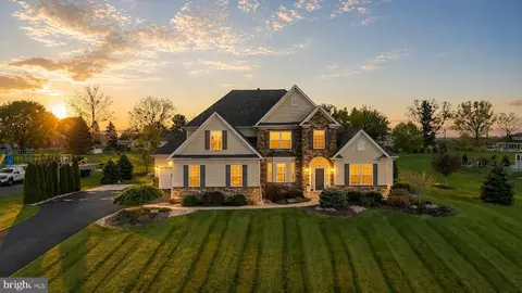 113 Ashview Ct, Nazareth, PA 18064