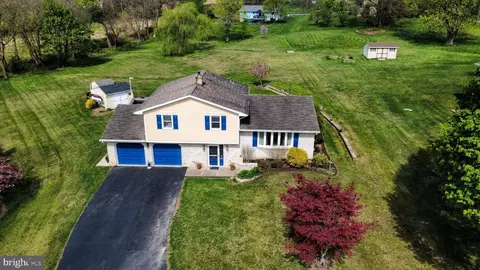 379 Valley Hi Ct, Walnutport, PA 18088