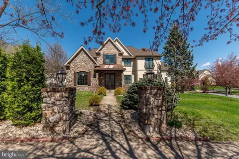 49 Crest Blvd, Easton, PA 18045