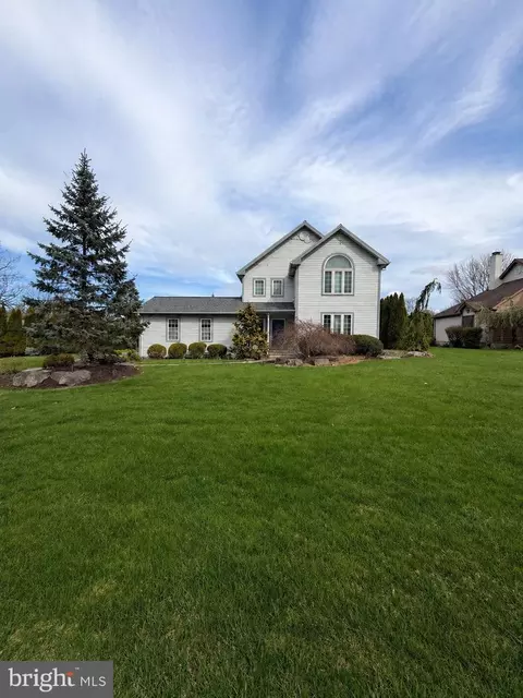 1011 Johnston Dr, Bethlehem, PA 18017