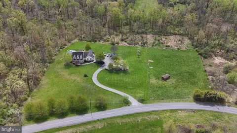 725 Buttermilk Rd, Hellertown, PA 18055