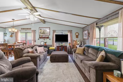 17 Valley View Dr, Bath, PA 18014 photo 8