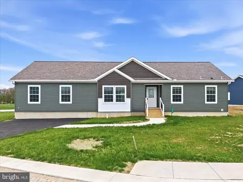 1318 Aylesbury Rd, Walnutport, PA 18088