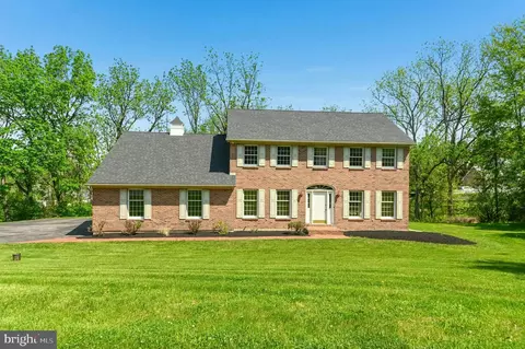 1975 Mountain Hill Ln, Hellertown, PA 18055