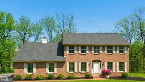1975 Mountain Hill Ln, Hellertown, PA 18055