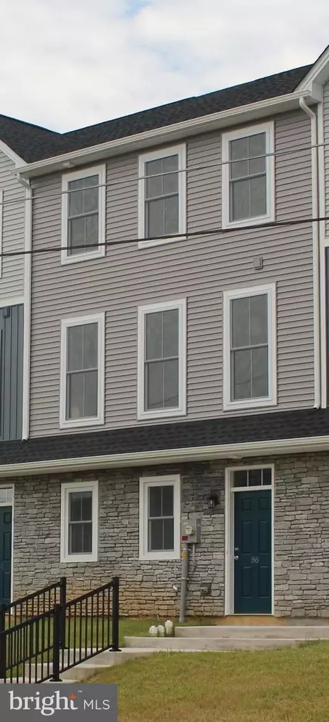 86 Hess Ave, Hellertown, PA 18055