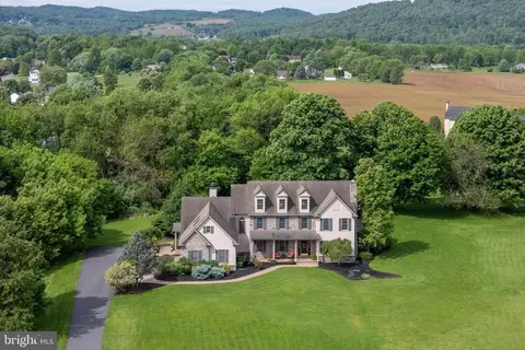 20 Longhill Dr, Easton, PA 18042