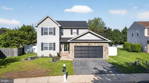 2720 Hickory Dr, Easton, PA 18040