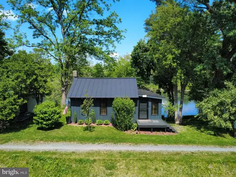 1855 S Delaware Dr, Easton, PA 18042