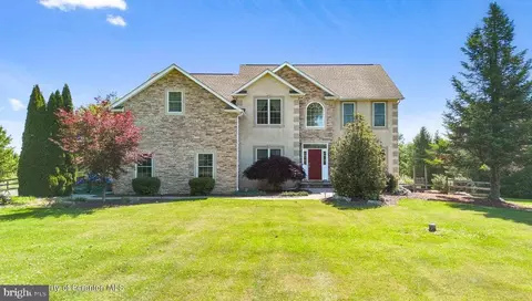 562 Country Club Rd, Easton, PA 18045
