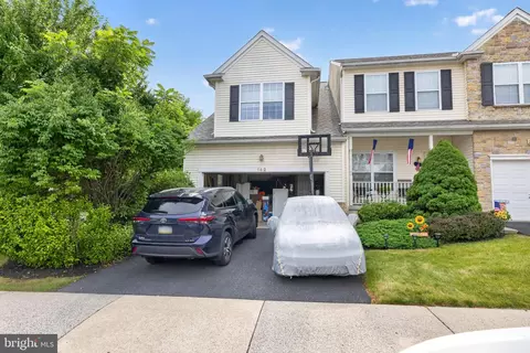 142 Willow Dr, Easton, PA 18045