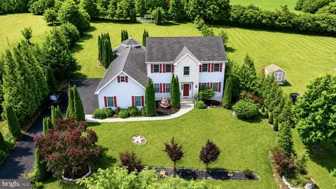 2760 New England Dr, Nazareth, PA 18064