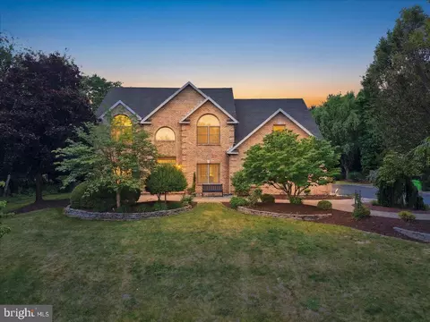 831 Colonna Ln, Nazareth, PA 18064