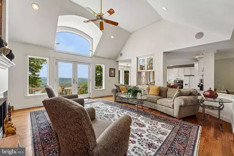 280 Sky Line Dr, Easton, PA 18042