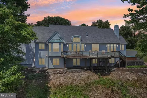 280 Sky Line Dr, Easton, PA 18042
