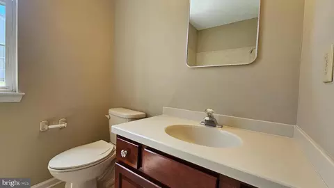 Entry Way - 1866 Gregory Pl, Hellertown, PA 18055 photo 9 of 9