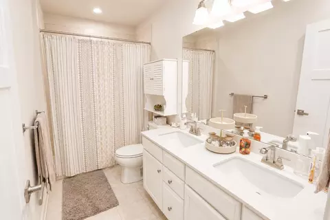 Bath - 3904 Trythall St, Bethlehem, PA 18020 photo 5 of 5