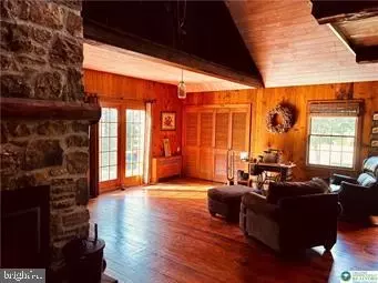Entry Way - 3590 Drifting Dr, Hellertown, PA 18055 photo 9 of 14