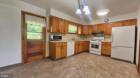 Kitchen - 2529 Ringhoffer Rd, Hellertown, PA 18055 photo 1 of 1