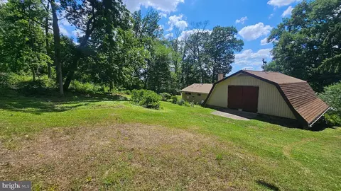 Exterior - 2529 Ringhoffer Rd, Hellertown, PA 18055 photo 4 of 7