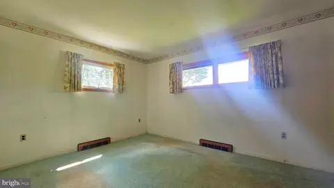 Bedroom - 2529 Ringhoffer Rd, Hellertown, PA 18055 photo 2 of 2