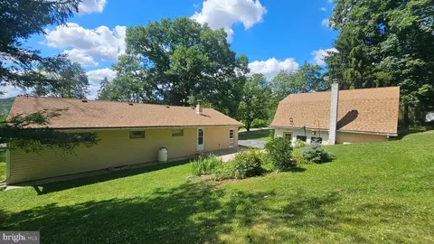 Exterior - 2529 Ringhoffer Rd, Hellertown, PA 18055 photo 2 of 7
