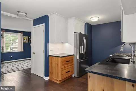 Entry Way - 303 Cedar Rd, Hellertown, PA 18055 photo 3 of 4