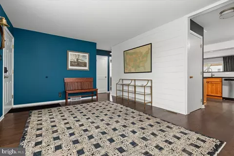 Entry Way - 303 Cedar Rd, Hellertown, PA 18055 photo 2 of 4