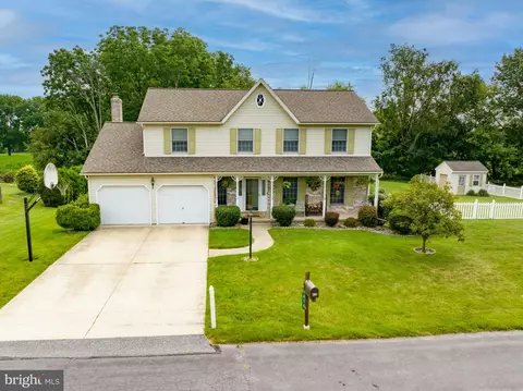 410 E Mayfield Cir, Bethlehem, PA 18020