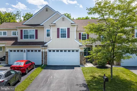 889 Iron Ln, Easton, PA 18040