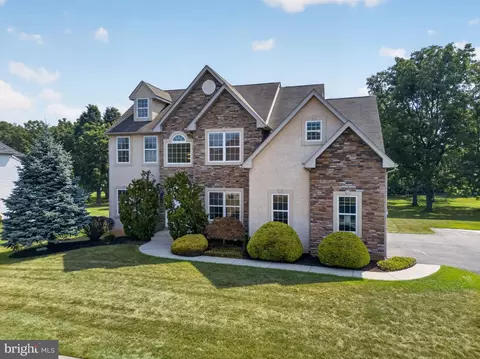 740 Mohican Dr, Easton, PA 18040