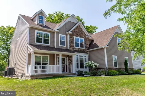 2668 Hollow View Dr, Easton, PA 18040