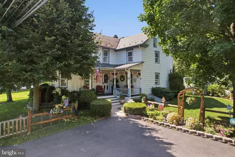 3954 Wood Dr, Walnutport, PA 18088