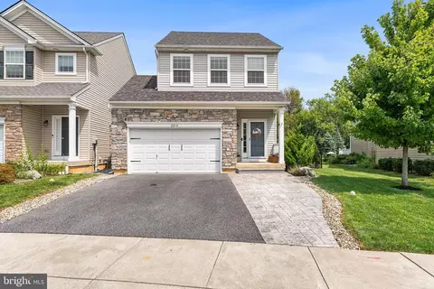 2213 Huntington Ln, Easton, PA 18040