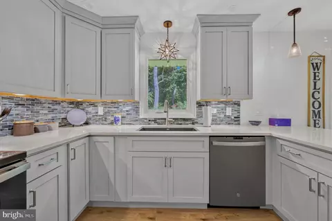 Kitchen - 136 Grouse Dr, Bath, PA 18014 photo 3 of 6