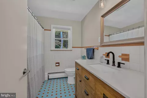 Bath - 136 Grouse Dr, Bath, PA 18014 photo 3 of 4