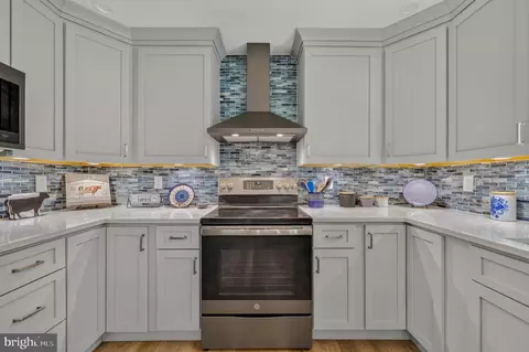 Kitchen - 136 Grouse Dr, Bath, PA 18014 photo 4 of 6